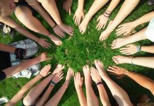 칼럼 : 예배, 관람에서 참여로…