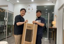 모니터 스피커를 흘려보냈습니다