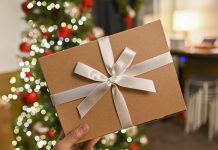 성탄 예배 때 선물을 나눴습니다